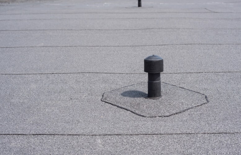 bitumen dak met pijpje